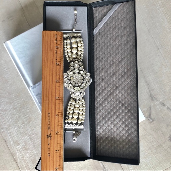 Haute Bride B628 Pearl Bracelet - Picture 5 of 5